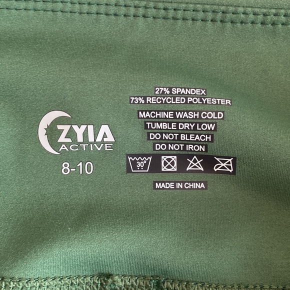 Zyia Active Capri Compression Leggings - Picture 4 of 4